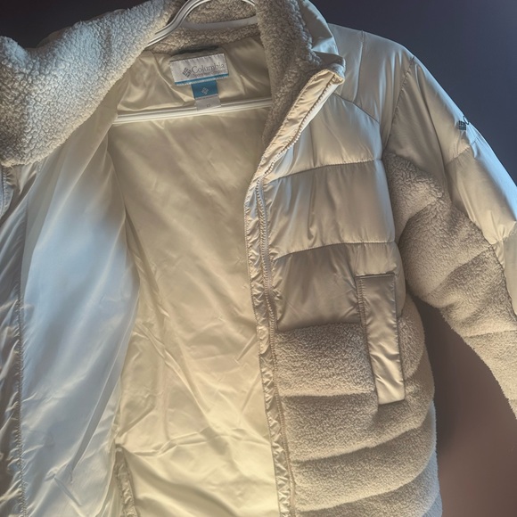Columbia Women's Cream Puffer Jacket - Picture 2 of 2